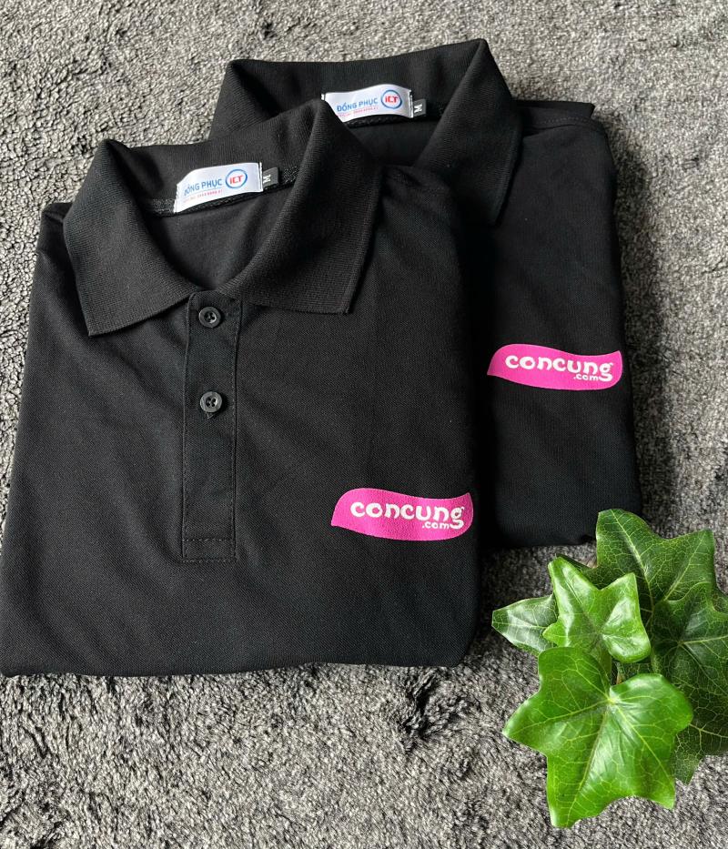 Đồng Phục Nhận Diện Cao Cấp – Áo Đen In Logo Nổi Bật