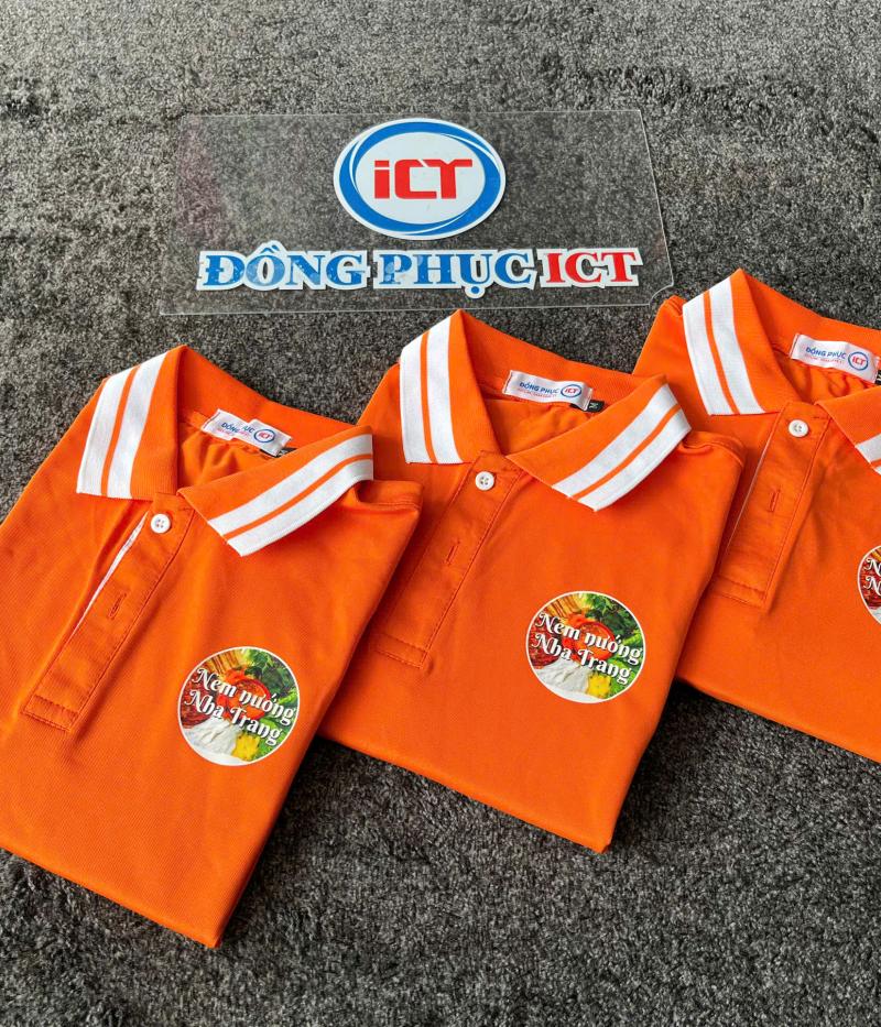 Đồng Phục Polo Cam Nổi Bật – Mẫu Áo NEM NƯỚNG NHA TRANG Trẻ Trung & Thu Hút