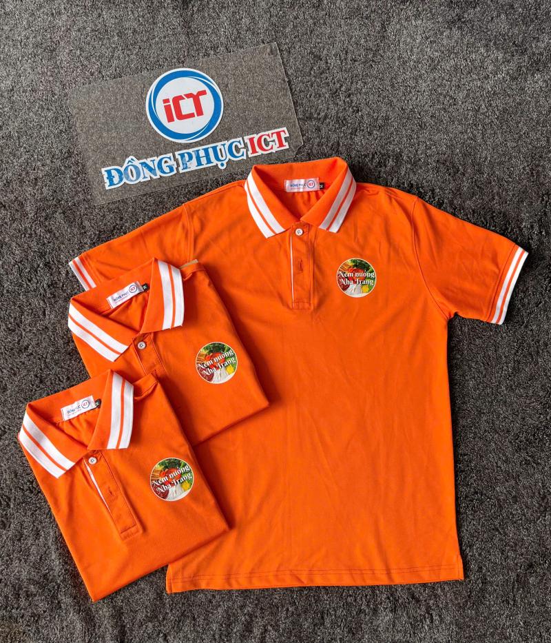 Đồng Phục Polo Cam Nổi Bật – Mẫu Áo NEM NƯỚNG NHA TRANG Trẻ Trung & Thu Hút