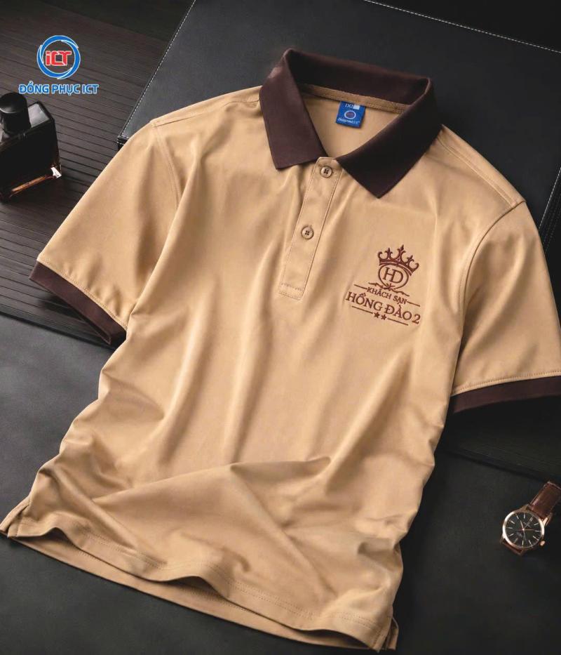 MẪU ÁO POLO ĐỒNG PHỤC KHÁCH SẠN HỒNG ĐÀO ĐẸP, LỊCH SỰ – VẢI CÁ SẤU POLY