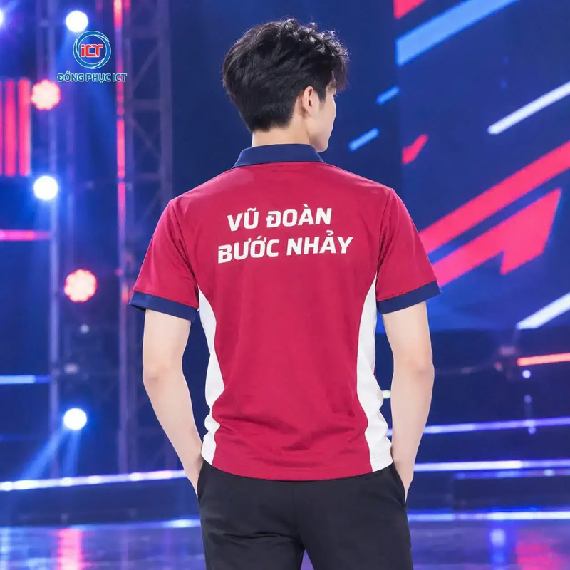 Mẫu Áo Polo Đồng Phục Vũ Đoàn Đỏ Đô Phối Trắng Đẹp, Năng Động